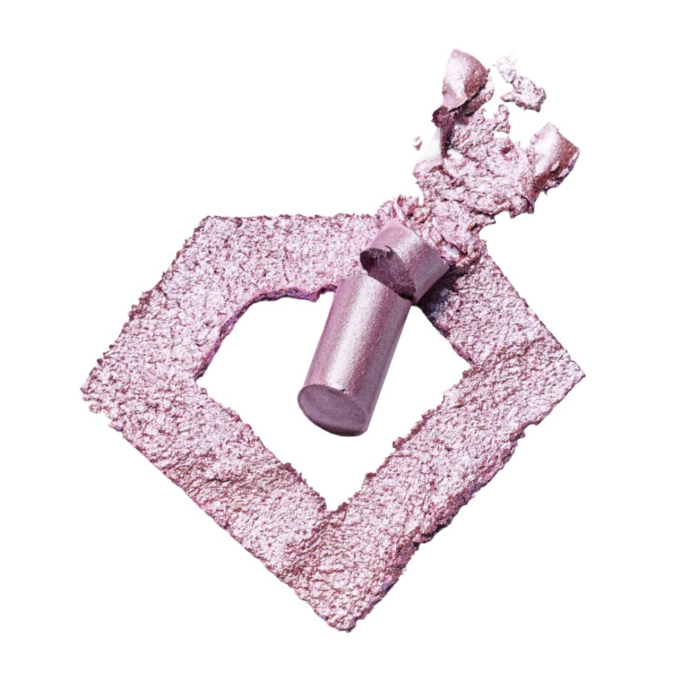 Résidu de crayon fard à paupières rose en forme de diamant. À côté, le crayon ouvert.