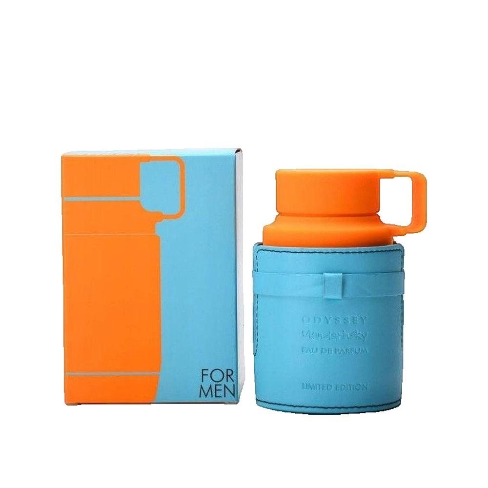 Flacon turquoise avec bouchon orange et emballage orange. Inscription: Odyssey Mandarin Sky. FOR MEN.