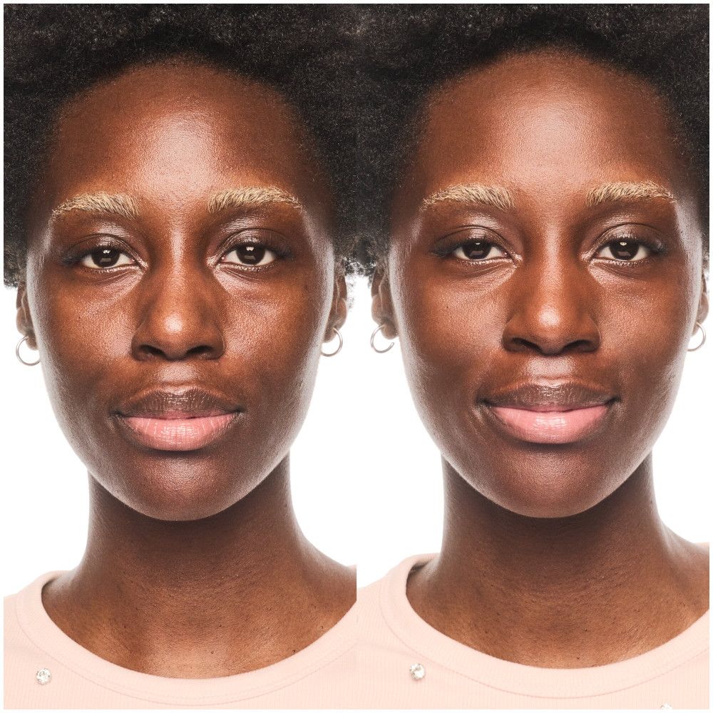 Deux visages d'une femme. Gauche sans maquillage, droite avec fond de teint. Peau claire, sourcils blonds.
