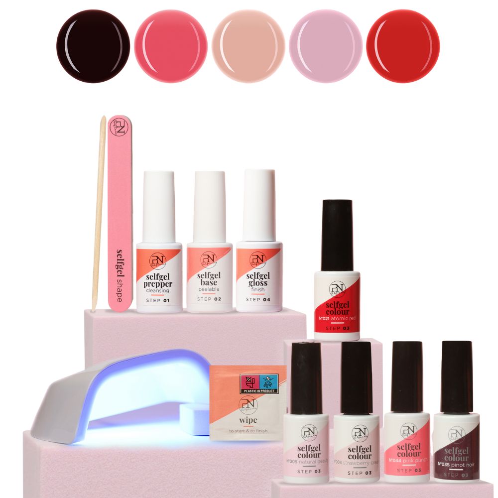 Nagelverzorgingsset met UV-lamp, nagellakken en accessoires. Bevat flessen met opschriften zoals "selfgel prepper", "base", "colour", "gloss".