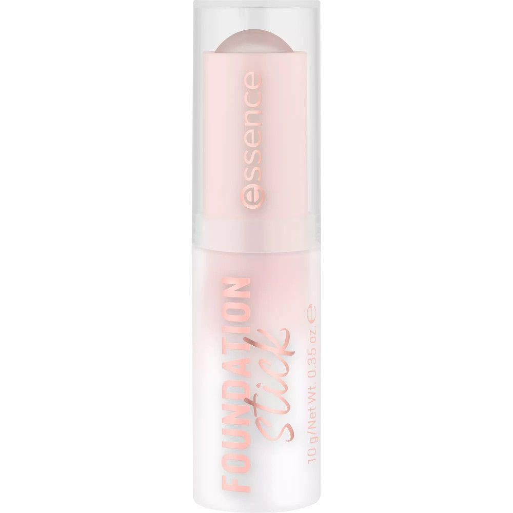 Stick de fond de teint dans un étui rose et blanc. Avec couvercle transparent. Inscription : Foundation Stick, Essence.