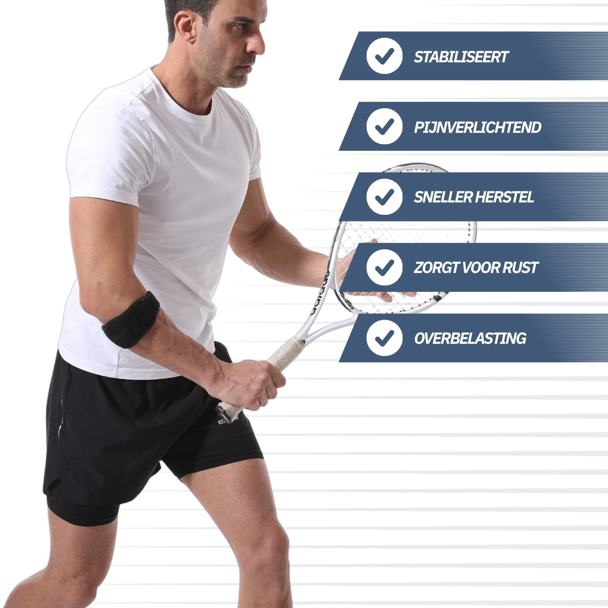 Homme avec raquette de tennis et bandage de coude noir. Liste de contrôle des avantages : Stabilise, Soulage la douleur, Récupération rapide, Repos, Surcharge.
