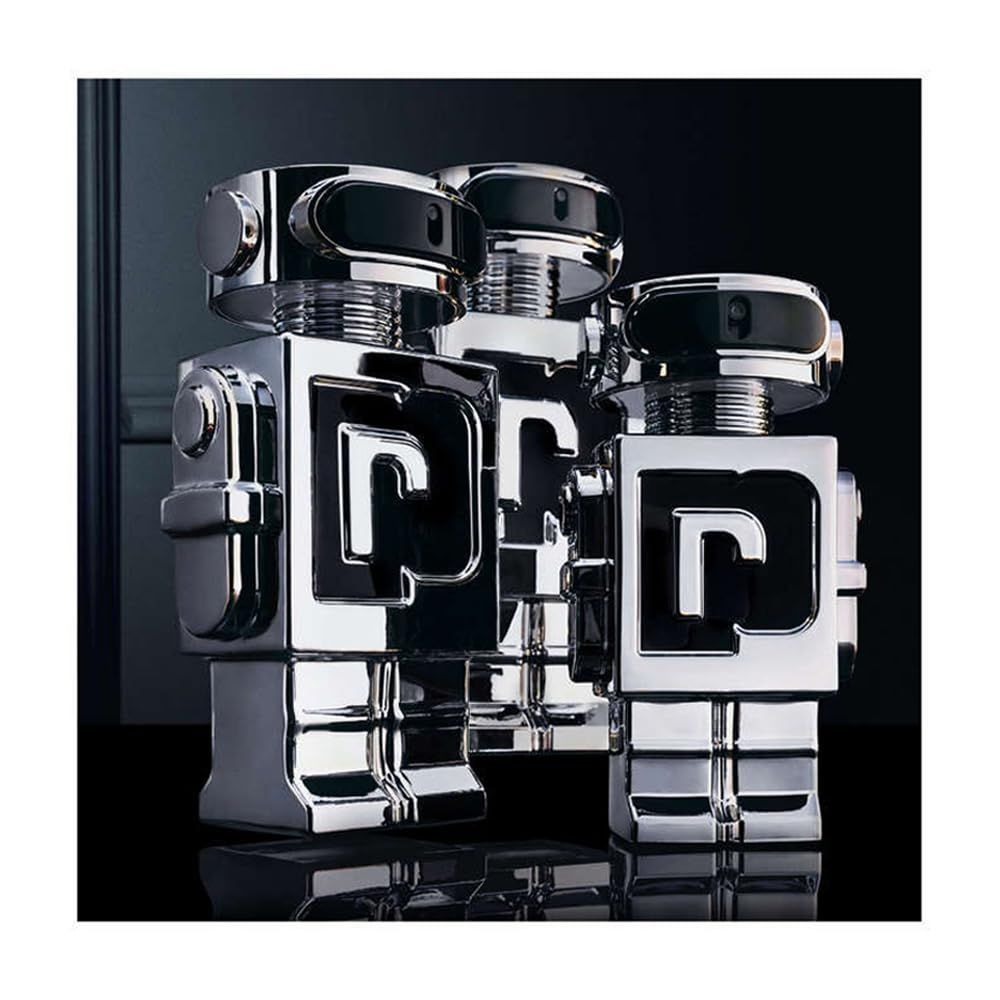 Drie zilveren robotflacons, dicht bij elkaar. Zwarte achtergrond.