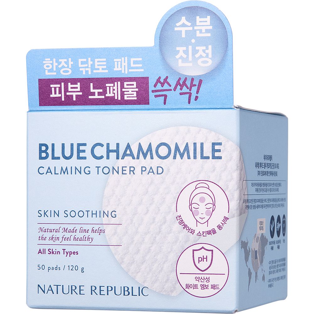 Kartonnen verpakking met opschrift: Blue Chamomile Calming Toner Pad. Bevat pads. Illustratie van een gezicht. Nature Republic.