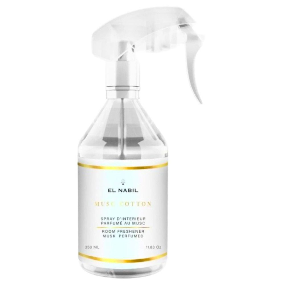 Flacon vaporisateur transparent avec étiquette blanche et détails dorés. Inscriptions: EL NABIL, MUSC COTTON, spray d'intérieur, parfum au musc.