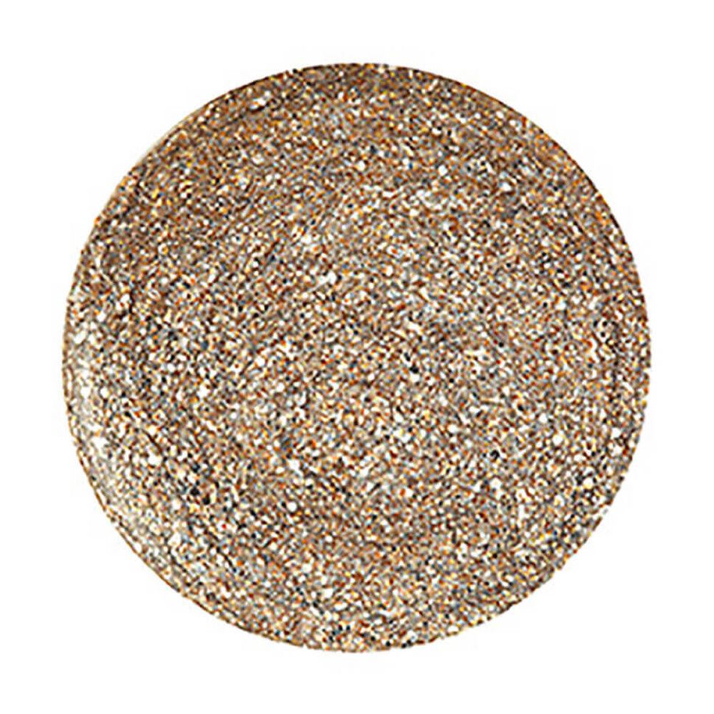 Tache ronde de vernis à ongles doré pailleté. Sur fond blanc.