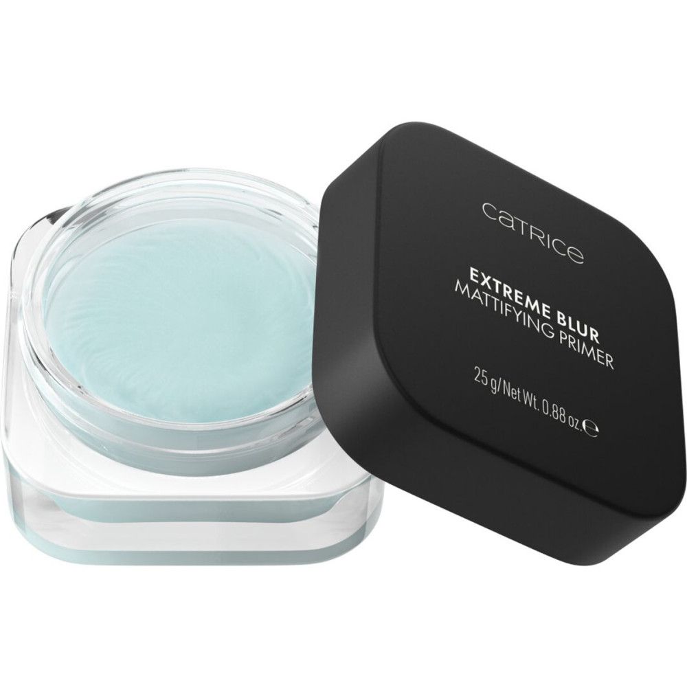 Pot ouvert avec primer bleu. Couvercle noir avec texte "Catrice" et "Extreme Blur Mattifying Primer".