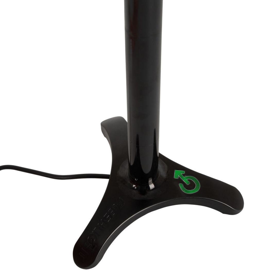 Gros plan du socle noir avec l'inscription FLESHLIGHT. Un symbole de flèche verte est également visible.