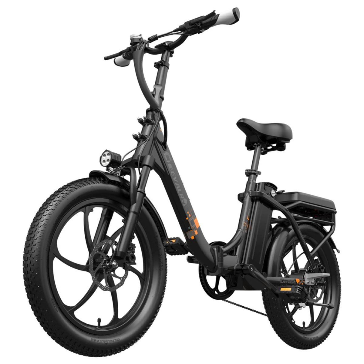 Vélo électrique noir avec pneus larges, phare et porte-bagages. Guidon et selle visibles.