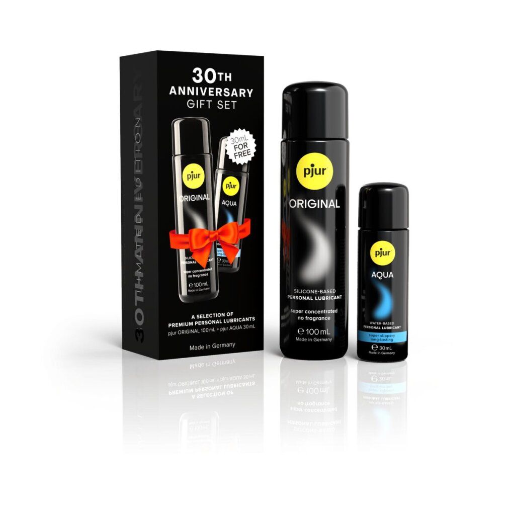 Coffret avec deux flacons pjur ORIGINAL et AQUA. Flacons noirs avec bouchons noirs. Inscription: 30th Anniversary Gift Set.