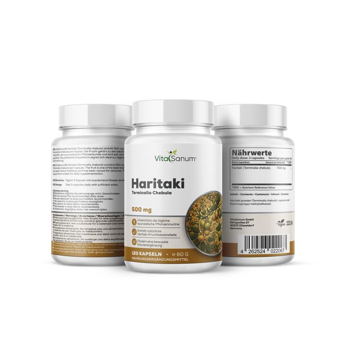Drie containers VitaSanum Haritaki capsules, 500 mg. Eén toont de voorkant, twee de achterkant met voedingsinformatie.