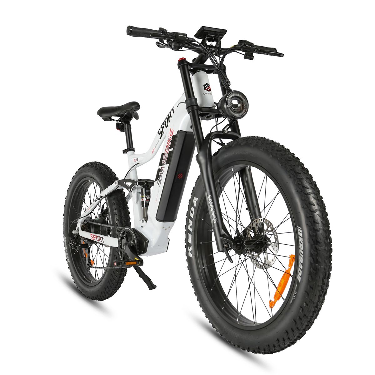 Witte elektrische mountainbike, zwarte banden. Merk SAMEBIKE, model RS-A08-II. Koplamp, zwarte vork.