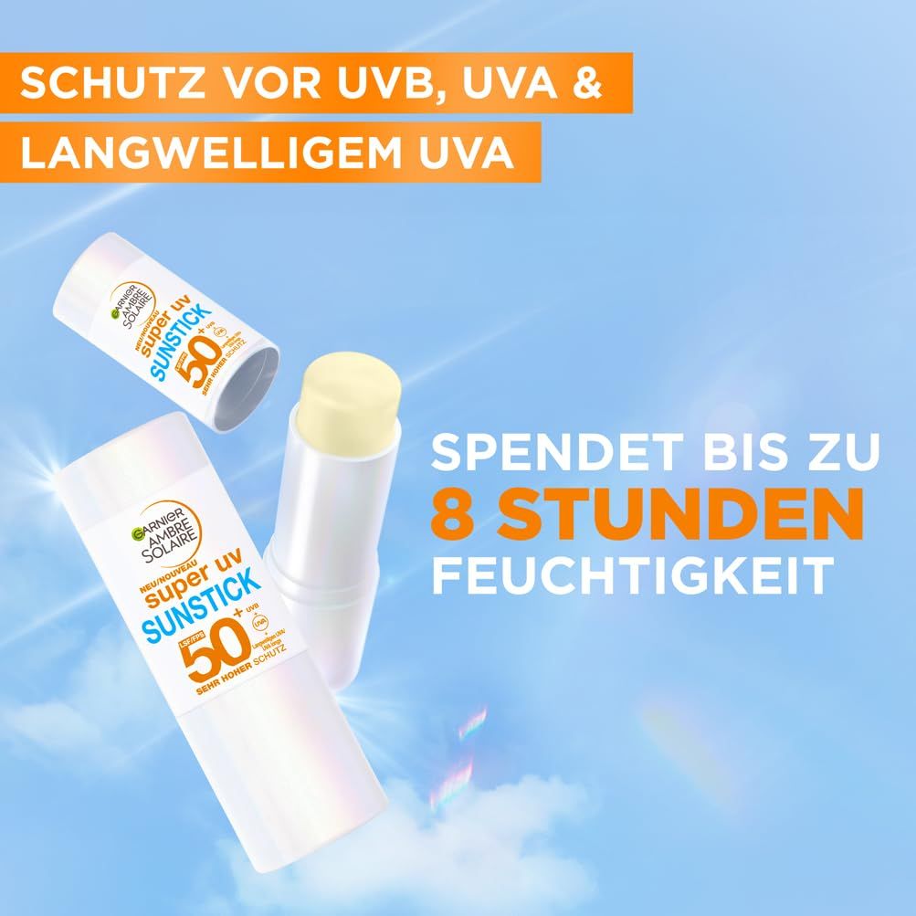 Trois sticks solaires Garnier Ambre Solaire Super UV. Bâton blanc avec lettrage bleu et vert. Texte: Protection contre les UVB, UVA et UVA long.