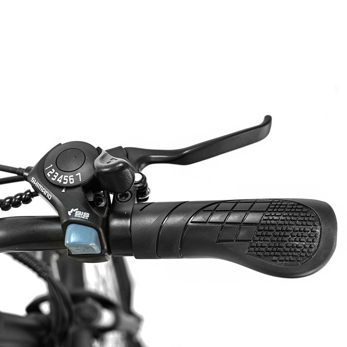 Close-up van het stuur van een elektrische fiets. Versnellingshendel met cijfers en remhendel.