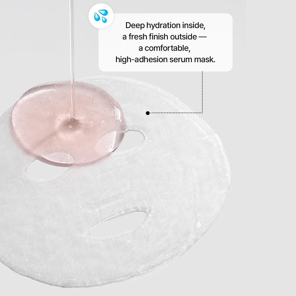 Een wit stoffen masker met druppelend serum, met tekst over hydratatie en hechting.