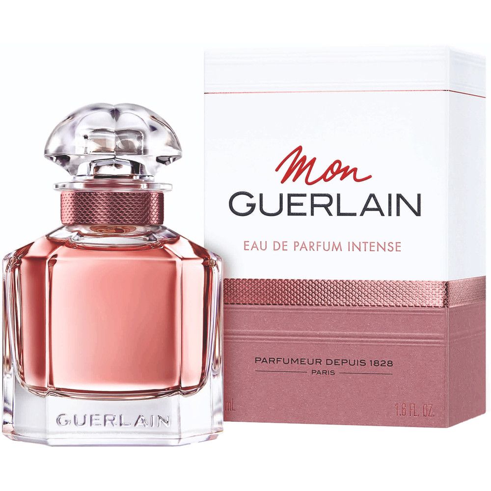 Roze fles en verpakking. Opschrift: Mon Guerlain Eau de Parfum Intense. Parfumeur Depuis 1828.