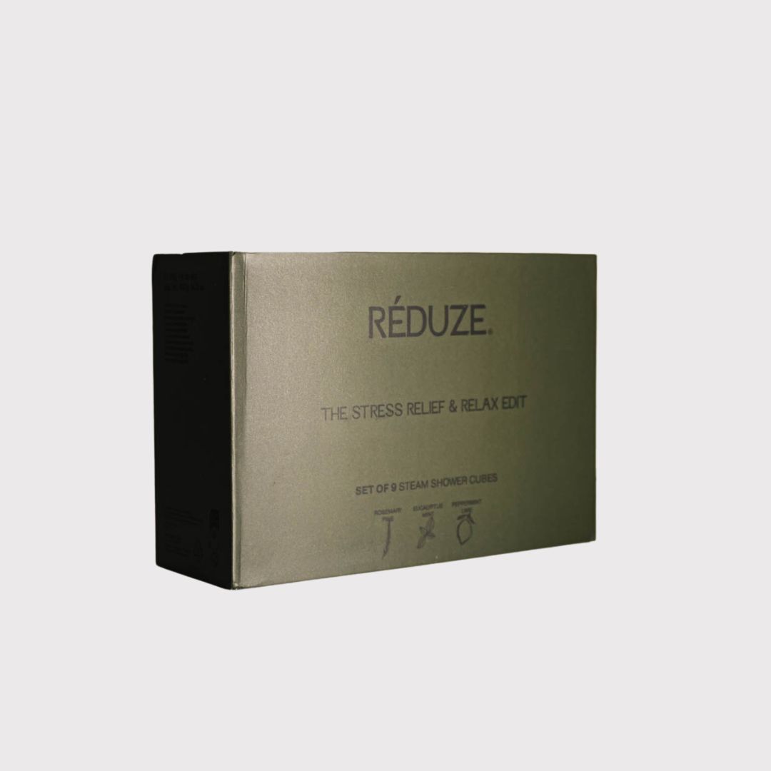 Donkergroene doos met "RÉDUZE"-logo. Tekst: "THE STRESS RELIEF & RELAX EDIT". Gedrukte symbolen.