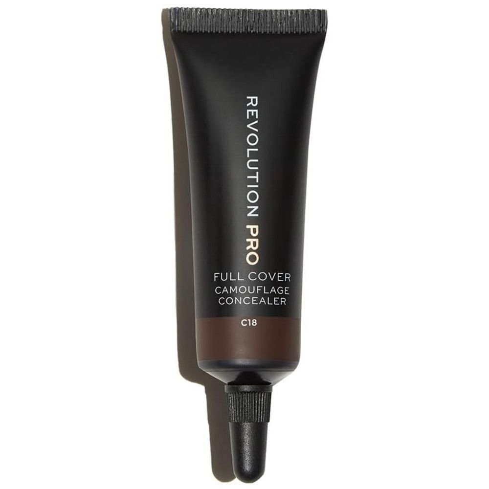 Tube noir avec inscription REVOLUTION PRO, FULL COVER CAMOUFLAGE CONCEALER et code couleur C18. Applicateur noir.