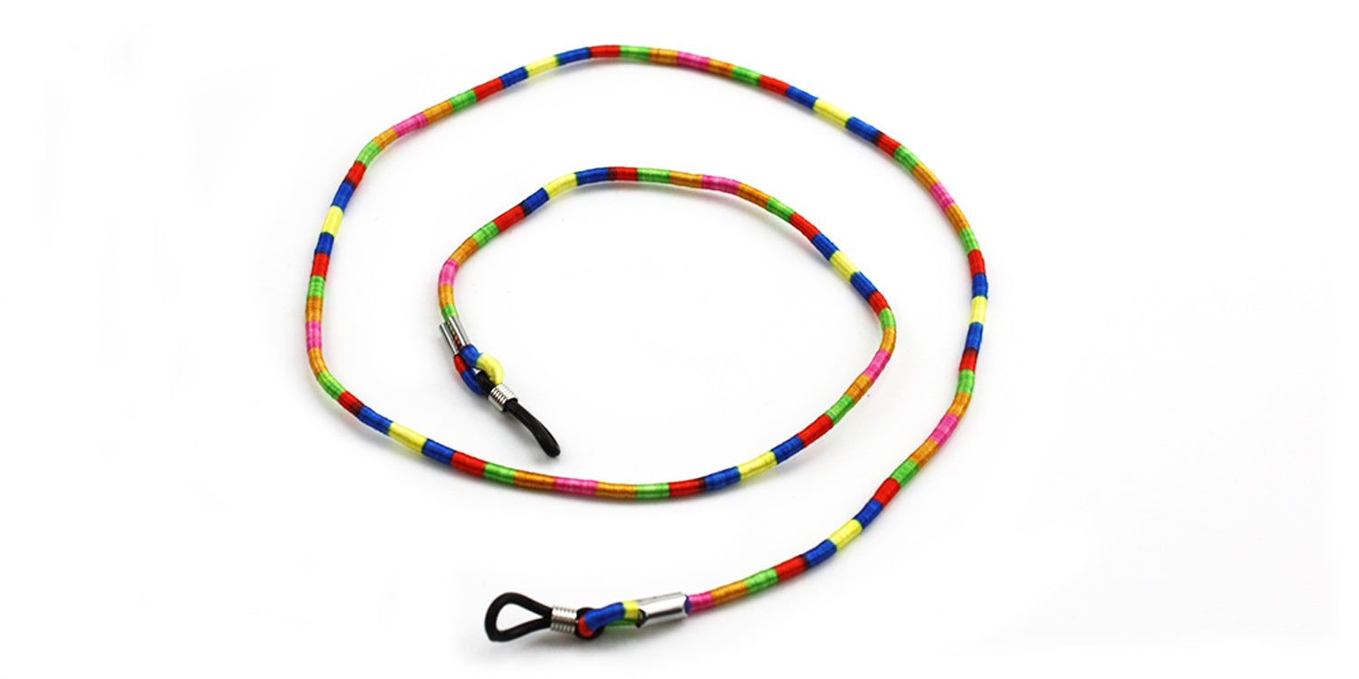 Cordon de lunettes multicolore. Boucles noires aux extrémités. Attaches métalliques.