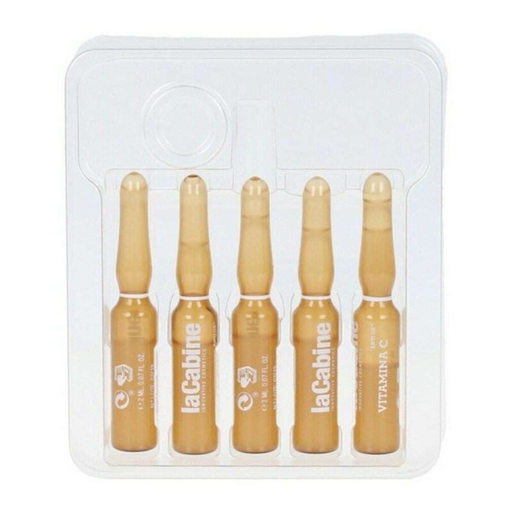 Vijf La Cabine Vitamine C ampullen in een transparante plastic verpakking. Elke ampul is amberkleurig en geëtiketteerd.