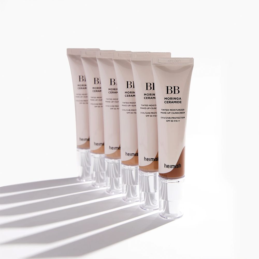 Rangée de tubes de crème BB Moringa Ceramide posés sur une surface blanche.