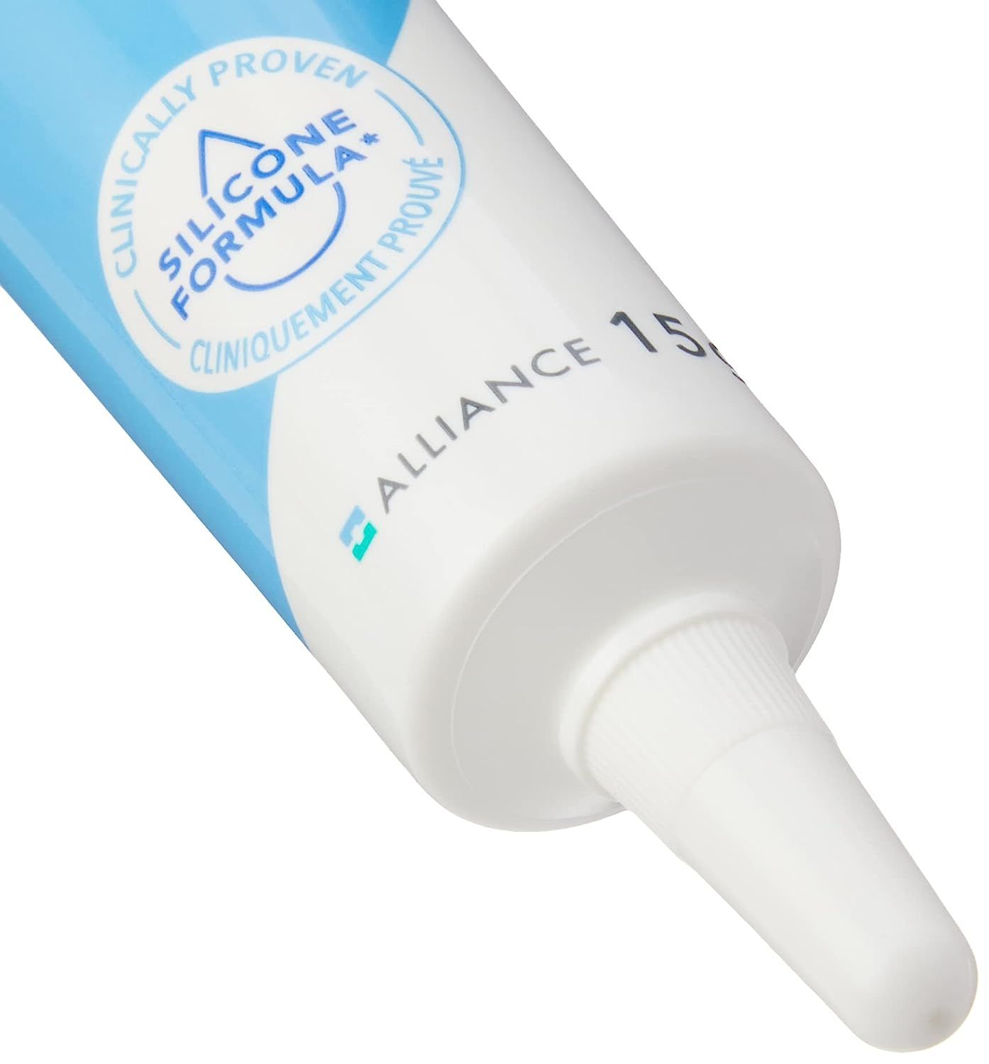 Gros plan du tube Kelo-Cote avec sceau "Formule Silicone" et indication 15g.