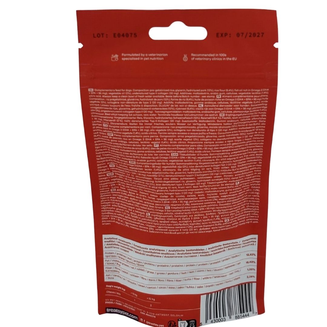 Achterkant van een rode zak. Tekst en informatie over de inhoud. Lotnummer en vervaldatum.