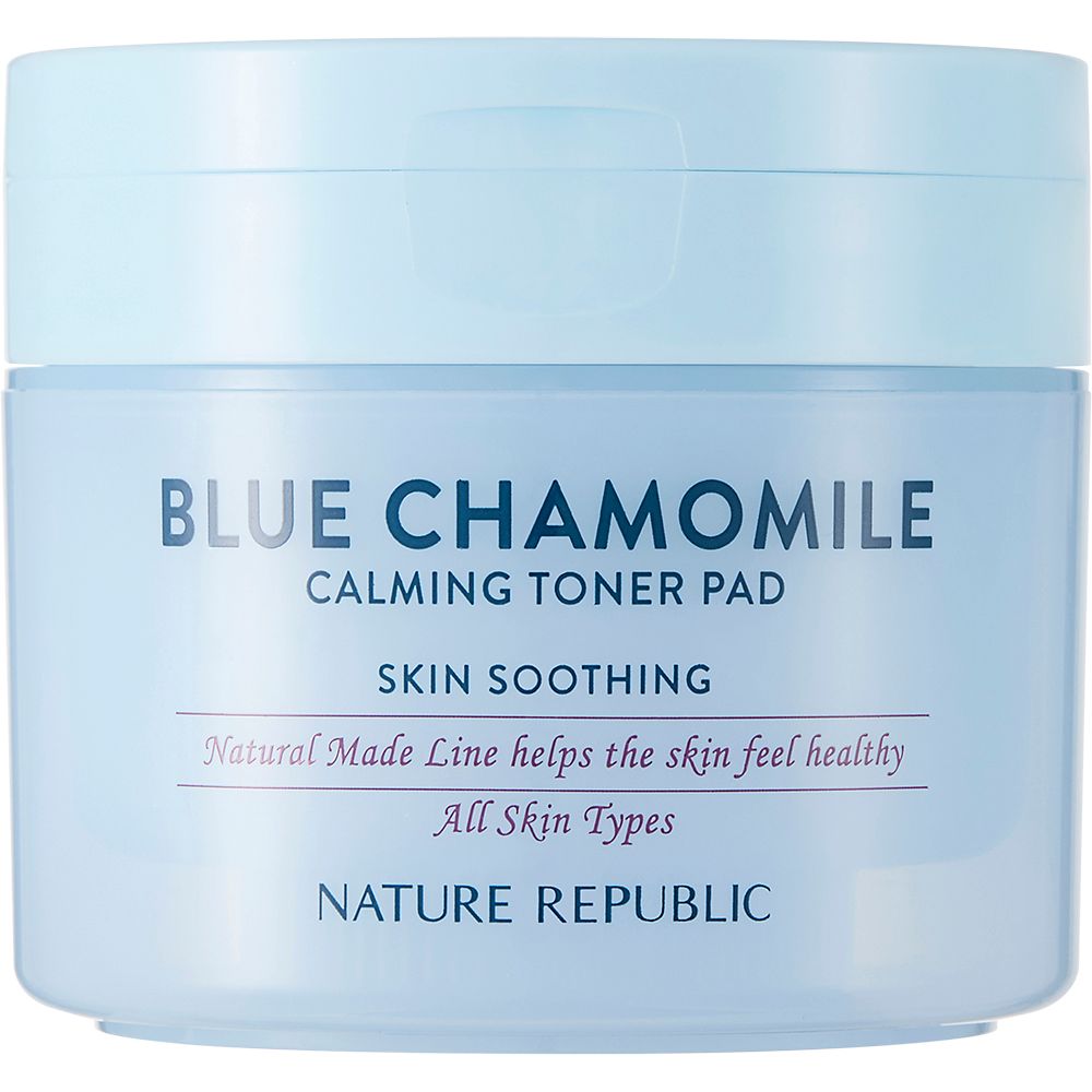 Lichtblauwe pot met opschrift: Blue Chamomile Calming Toner Pad. Tekst: Skin Soothing, All Skin Types, Nature Republic.