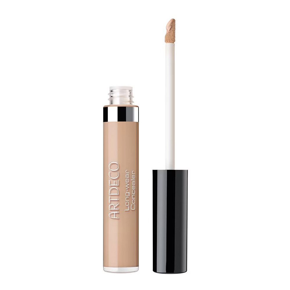 Tube de correcteur beige avec applicateur. Inscription: ARTDECO Long-Wear Concealer.