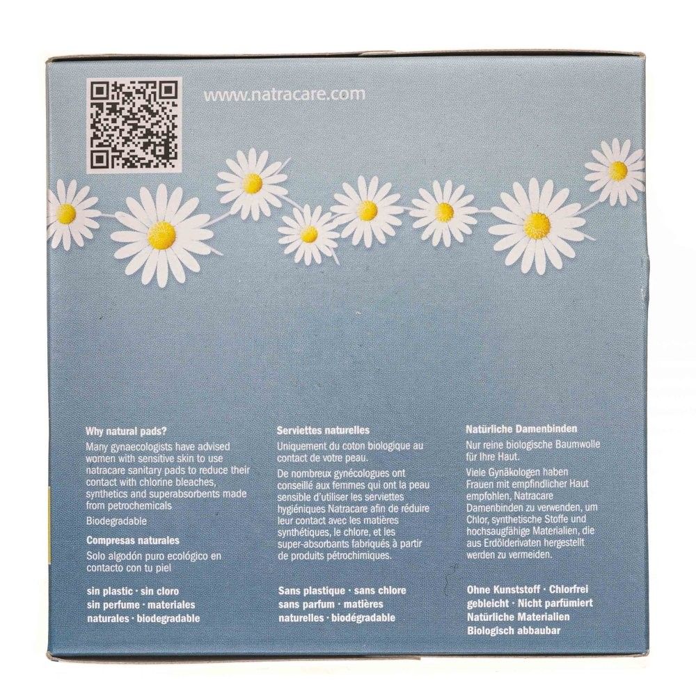 Boîte de serviettes hygiéniques Natracare avec motif marguerites et code QR. Informations en allemand, espagnol, français et anglais.
