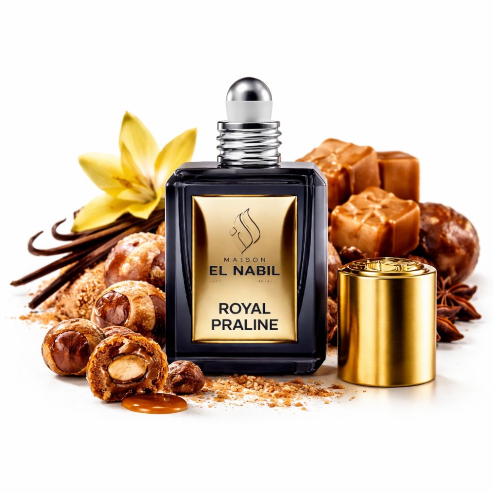 Flacon noir avec inscription dorée. Entouré de pralines, vanille et caramel. Bouchon à côté.