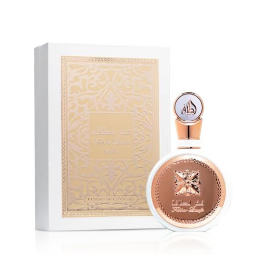 Flacon et emballage de parfum : flacon blanc aux détails or rose et boîte blanche à motif doré en relief.