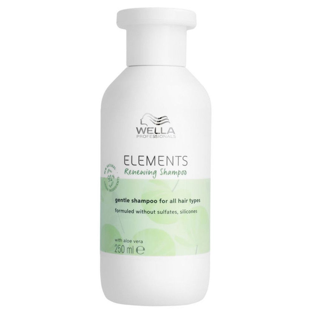 Witte shampoo fles met groen etiket. Opschrift: Wella Elements Renewing Shampoo, zacht voor alle haartypes, zonder sulfaten en siliconen.
