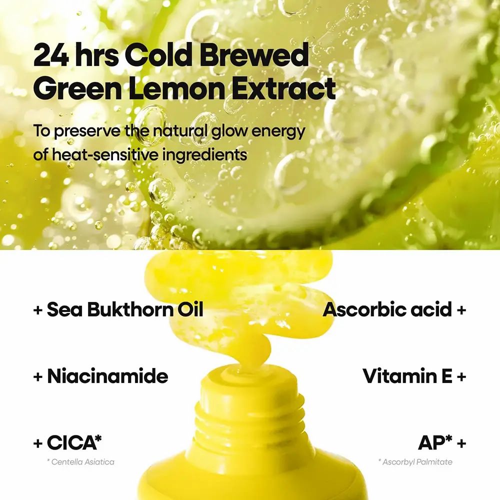 Close-up van de crème textuur. Opschrift: 24 hrs Cold Brewed Green Lemon Extract. Ingrediënten: Sea Bukthorn Oil, Ascorbic acid, Niacinamide, Vitamin E+, CICA, AP+.