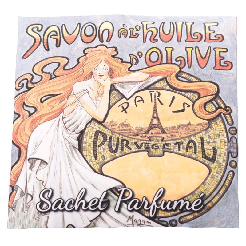 Illustratie van een vrouw met lang rood haar, leunend op een rond embleem. Tekst: Savon à l'huile d'olive, Paris, Sachet Parfumé.