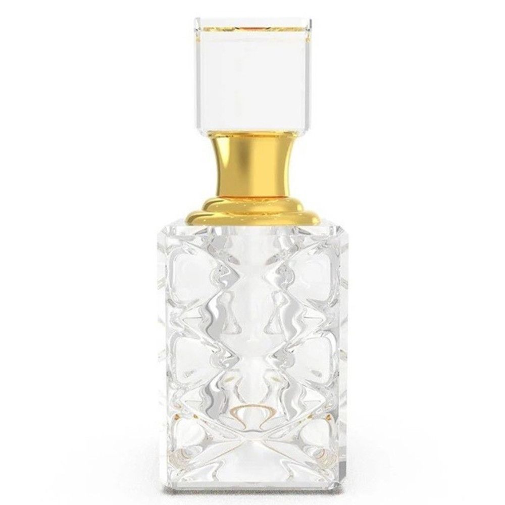 Flacon de parfum carré, facetté, col doré et bouchon transparent.