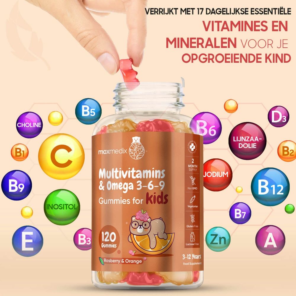 Fles multivitamine gummies. Hand neemt gummies. Tekst: 17 vitaminen en mineralen voor je kind. Framboos & Sinaasappel.