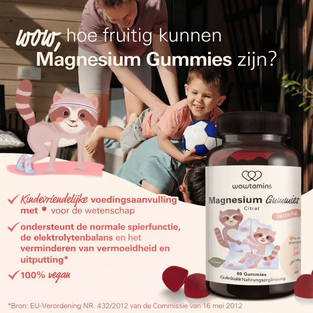 Advertentie met fles WOWTAMINS Magnesium Gummies. Kinderen spelen. Rode gummies. Tekst: Kindvriendelijke voedingsaanvulling met voor de wetenschap.