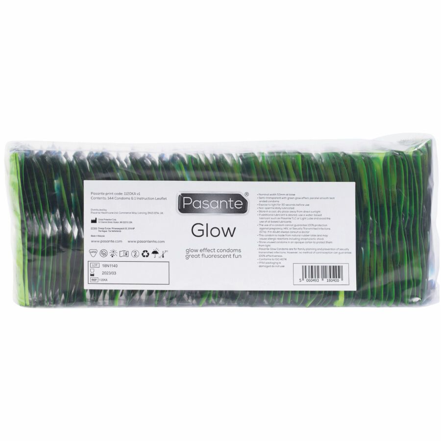 Grand paquet de préservatifs Pasante Glow. Nom du produit et informations sur l'emballage. Emballage transparent.