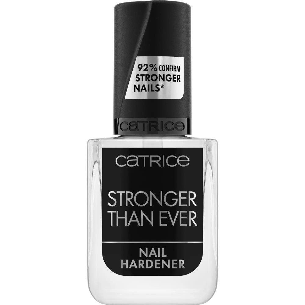 Nagelverharder fles met zwarte dop. Opschrift: Catrice, Stronger Than Ever, Nail Hardener. 92% bevestigen sterkere nagels.