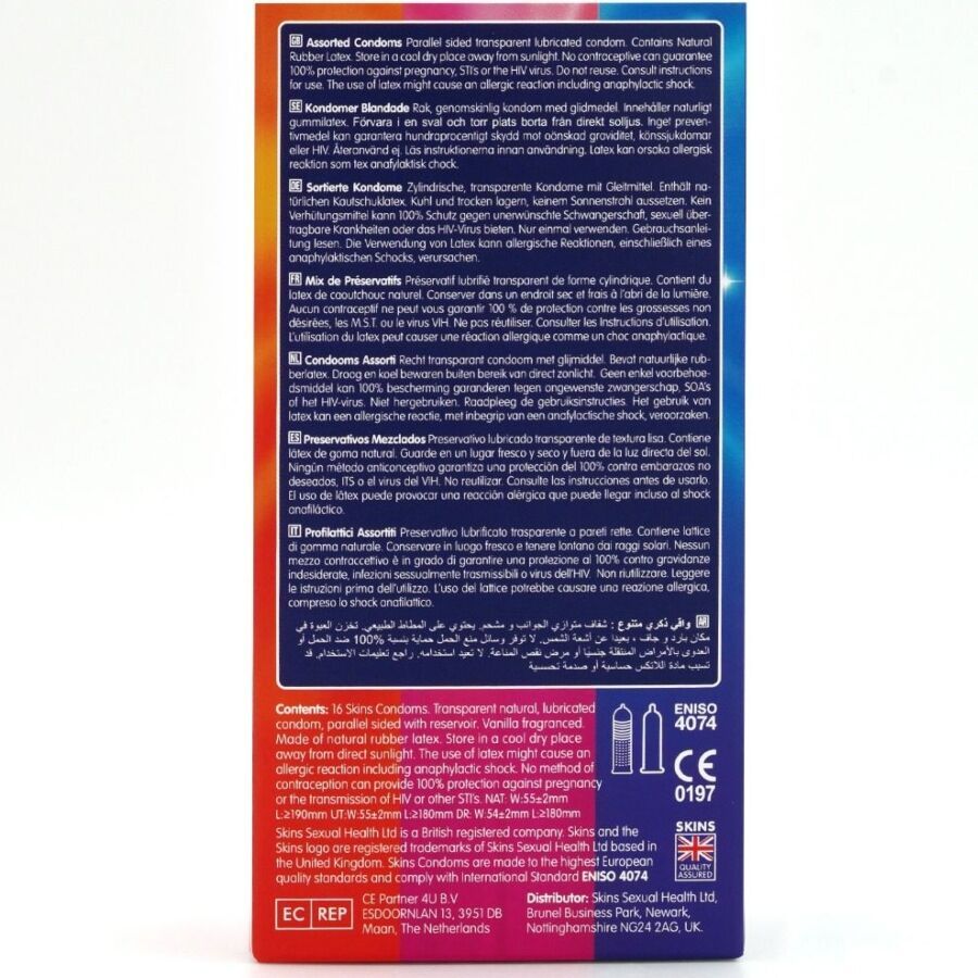 Dos de l'emballage avec des informations sur les préservatifs SKINS. Contient des informations en plusieurs langues. Marquage CE.