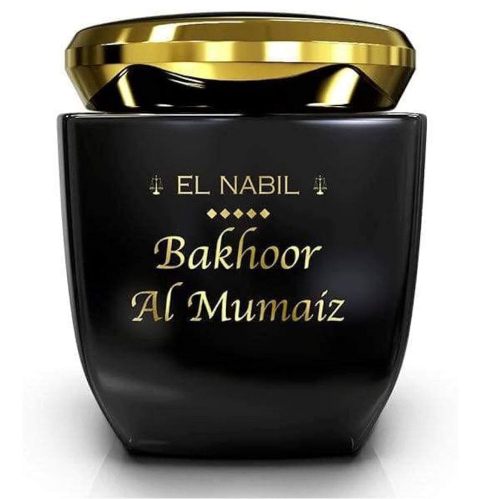 Zwarte pot met gouden deksel. Gouden tekst "EL NABIL Bakhoor Al Mumaiz". Vierkante vorm met afgeronde hoeken.