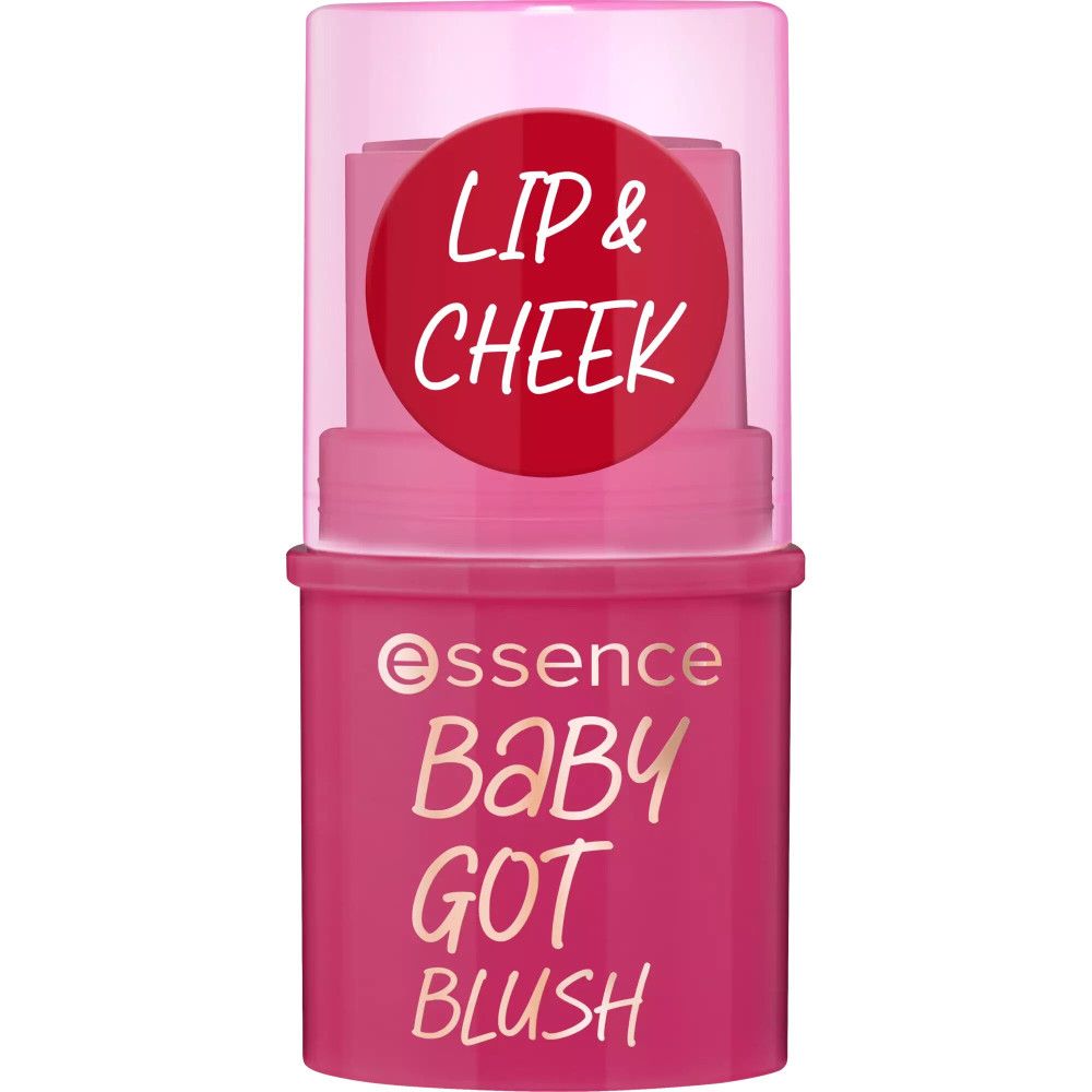 Roze blush stick met dop. Opschrift: Essence Baby Got Blush. Dop met rode cirkel en opschrift: Lip & Cheek.