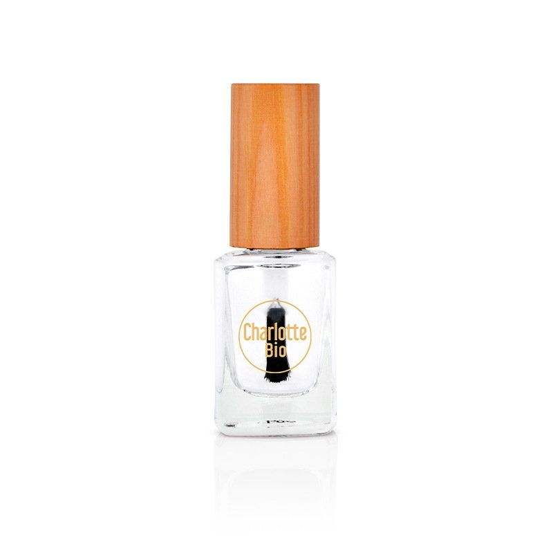 Transparante nagellakfles met houten dop. Opschrift Charlotte Bio.