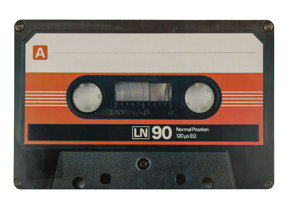 Tafelset met cassettebandontwerp. Oranje, wit en zwart. Opschrift: LN 90, Normal Position, 120µs EQ.