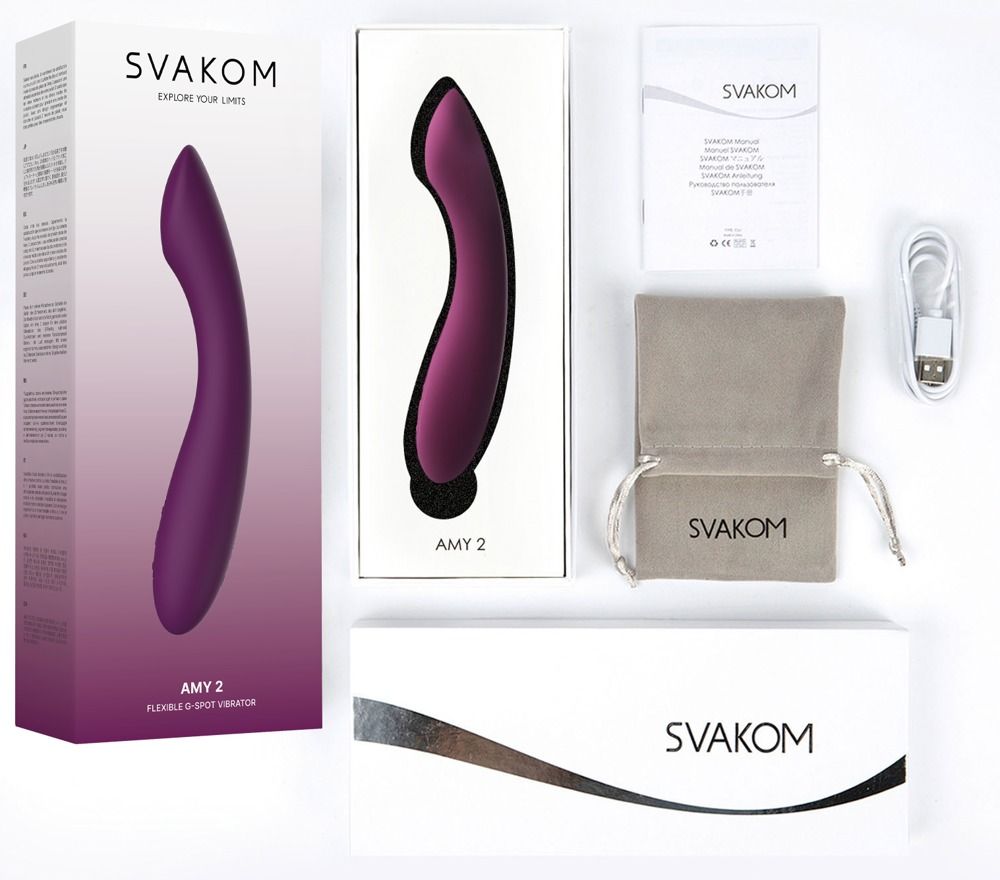 Productverpakking met accessoires. Bevat product, zakje, kabel, instructies. Merk: SVAKOM.