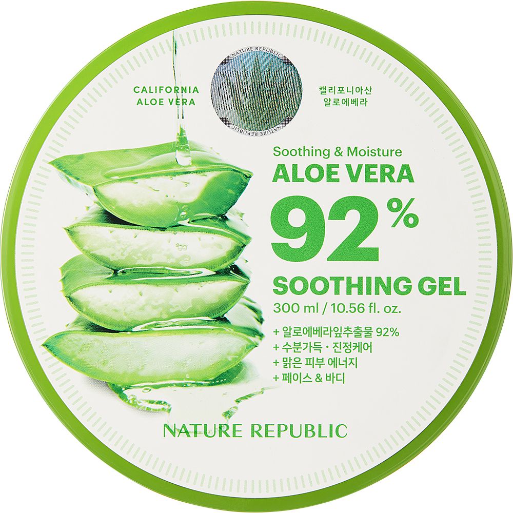 Ronde pot met groen deksel. Op de deksel staat "Aloe Vera 92% Soothing Gel". Aloë vera bladeren en tekst.