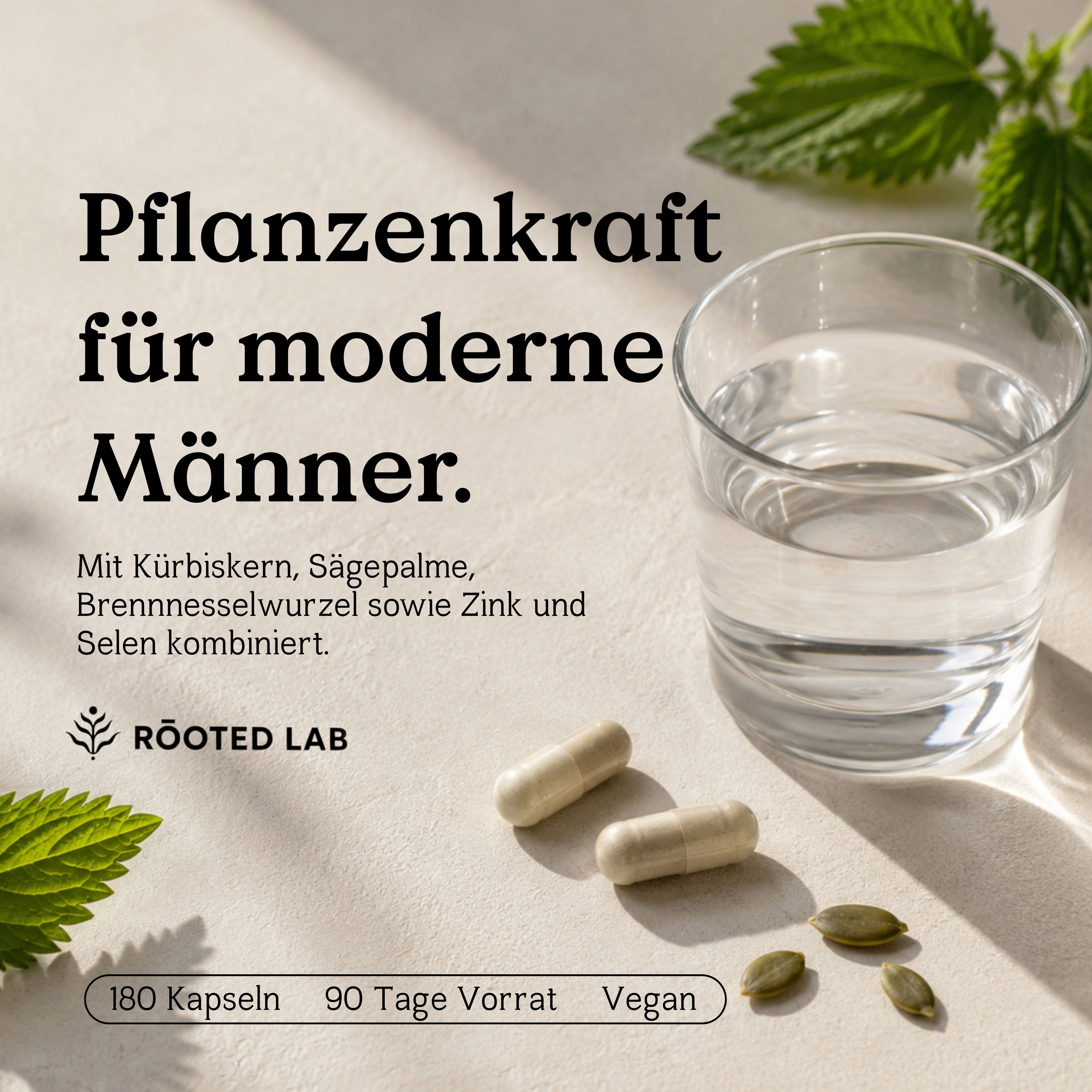 Deux gélules, graines de citrouille et un verre d'eau à côté de feuilles d'ortie. Texte : Puissance végétale pour hommes modernes.