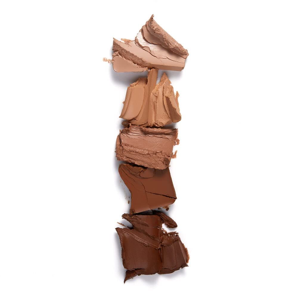 Cinq traits de maquillage de différentes nuances de brun sur fond blanc.
