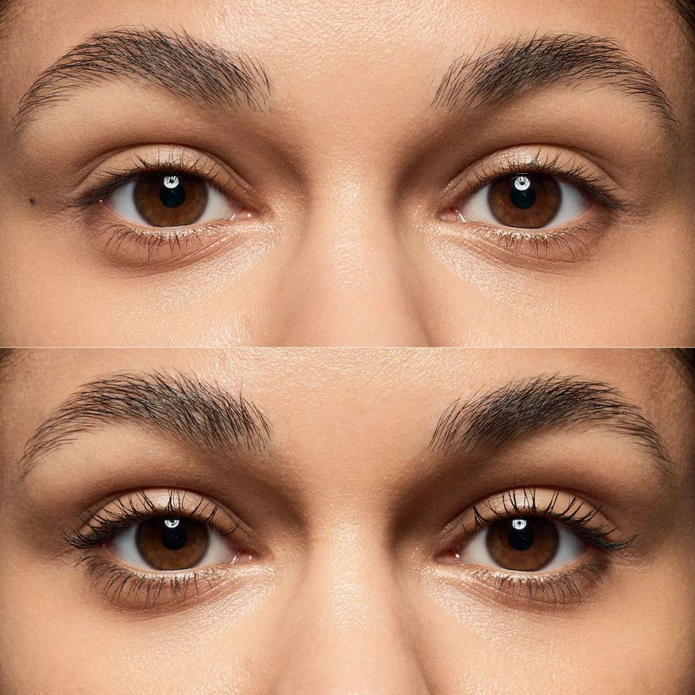 Close-up van paar ogen. Boven: onopgemaakte wenkbrauwen. Onder: opgemaakte wenkbrauwen.